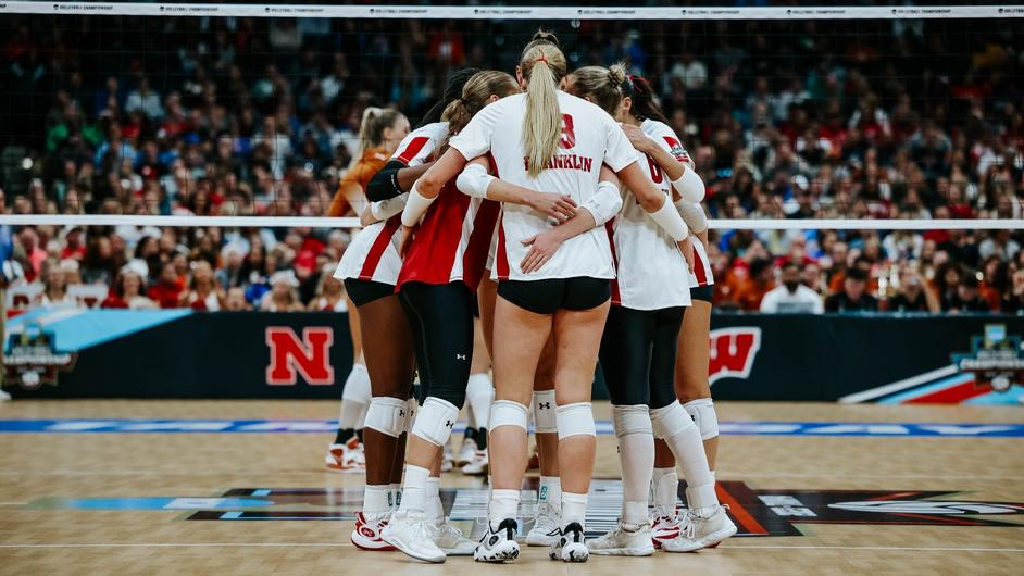 No. 3 Badgers fall to defending national champs in Final Four