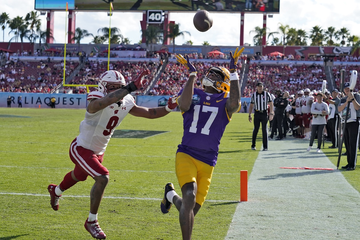 Without Heisman winner, No. 13 LSU still rallies to nip Badgers with 98-yard drive