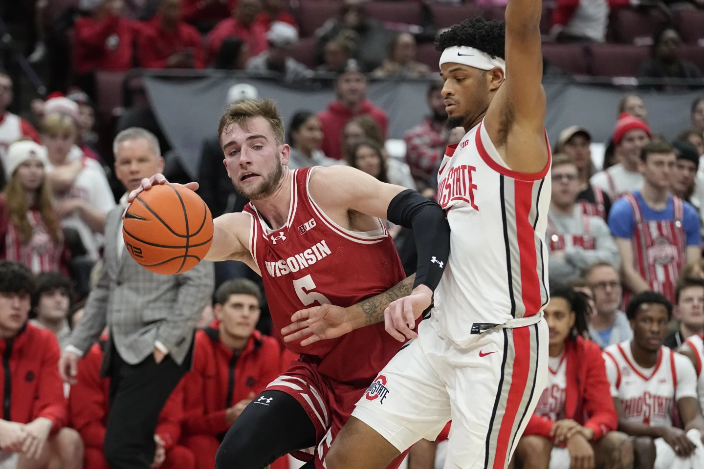 Klesmit scores 18 in 2nd half to rally No. 15 Wisconsin past Ohio State