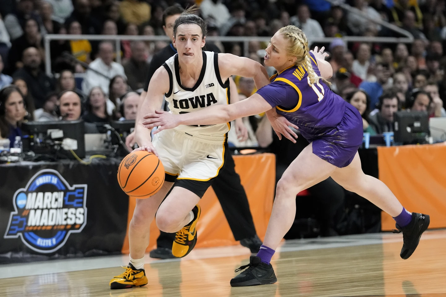 Caitlin Clark drops 41, as Iowa heads back to Final Four, after win over defending champs LSU