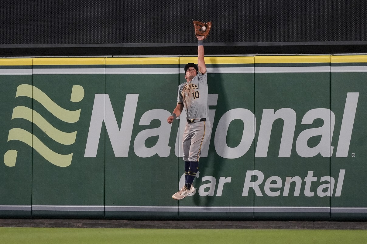 WATCH: Brewers OF Sal Frelick robs tying home run to end the game