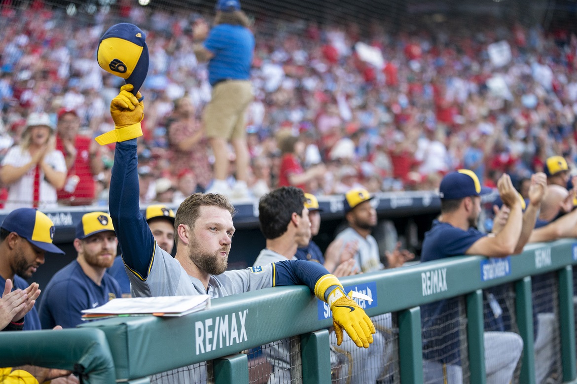 Rhys Hoskins sheds a tear, as crowd gives him standing ovation, in his return to Philly with the Brewers