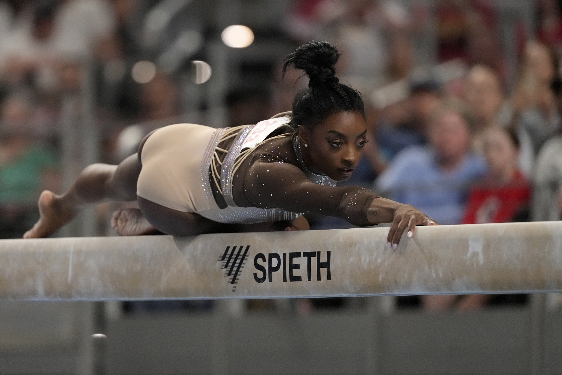 Simone Biles cruises to 9th national title and gives Olympic champ, Minnesota’s Sunisa Lee, a boost along the way