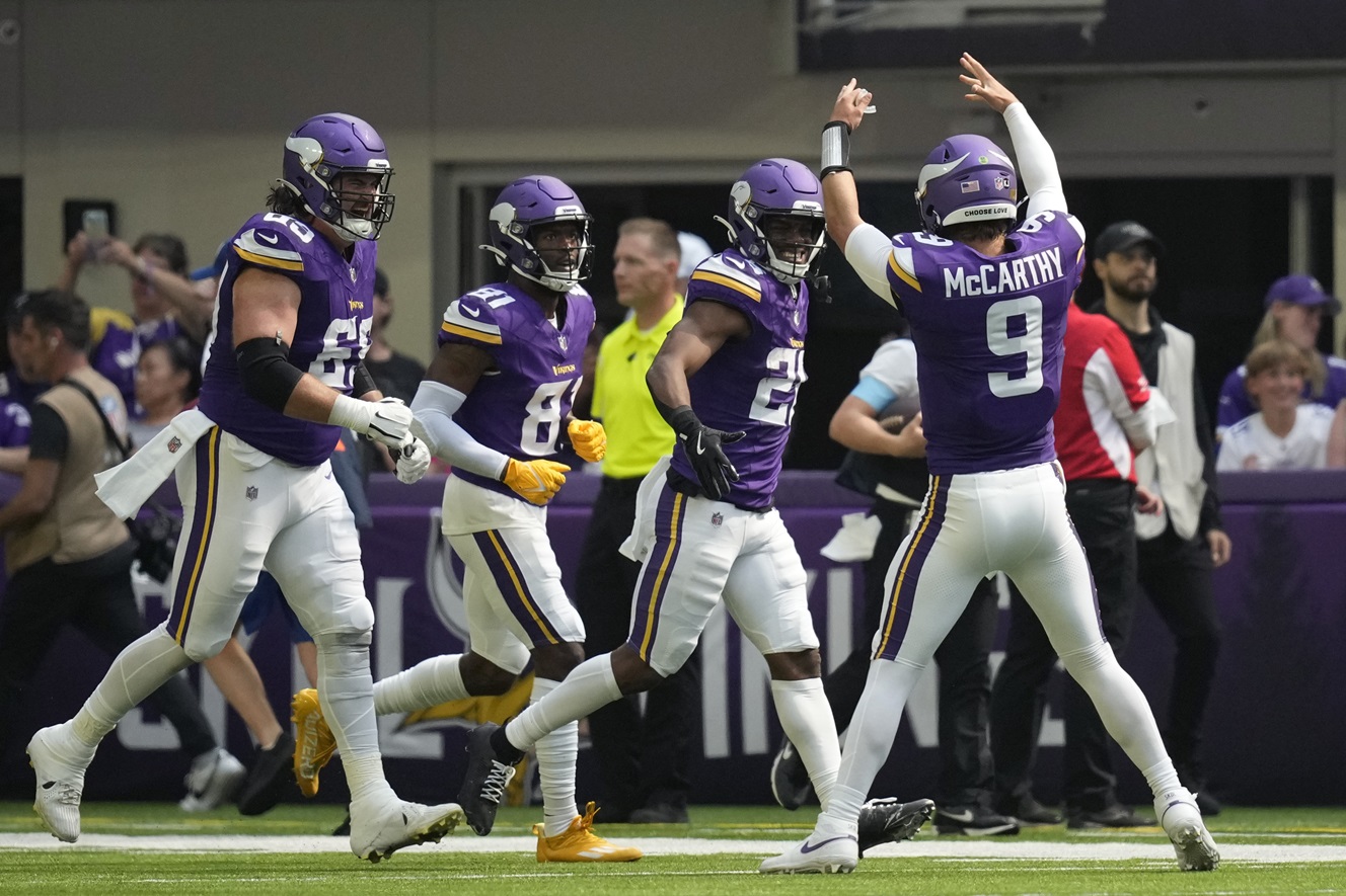 Vikings’ McCarthy throws interception, 2 TDs in preseason debut for 24-23 win over Raiders