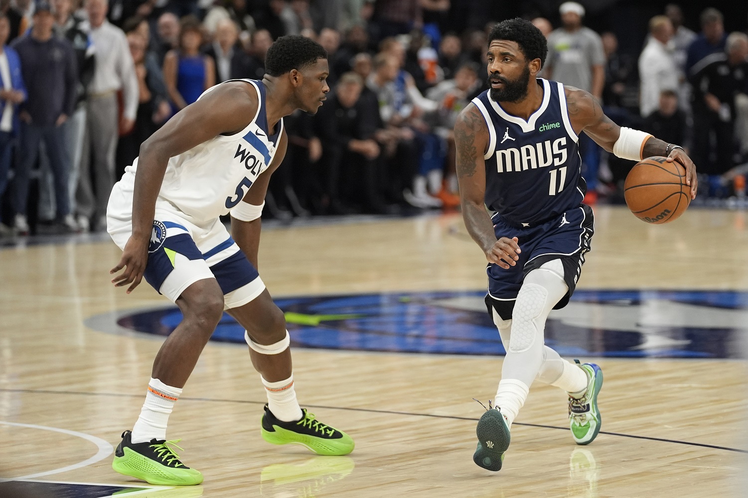 Edwards scores Minnesota 1st-quarter record, but Mavs fend off Twolves behind Kyrie