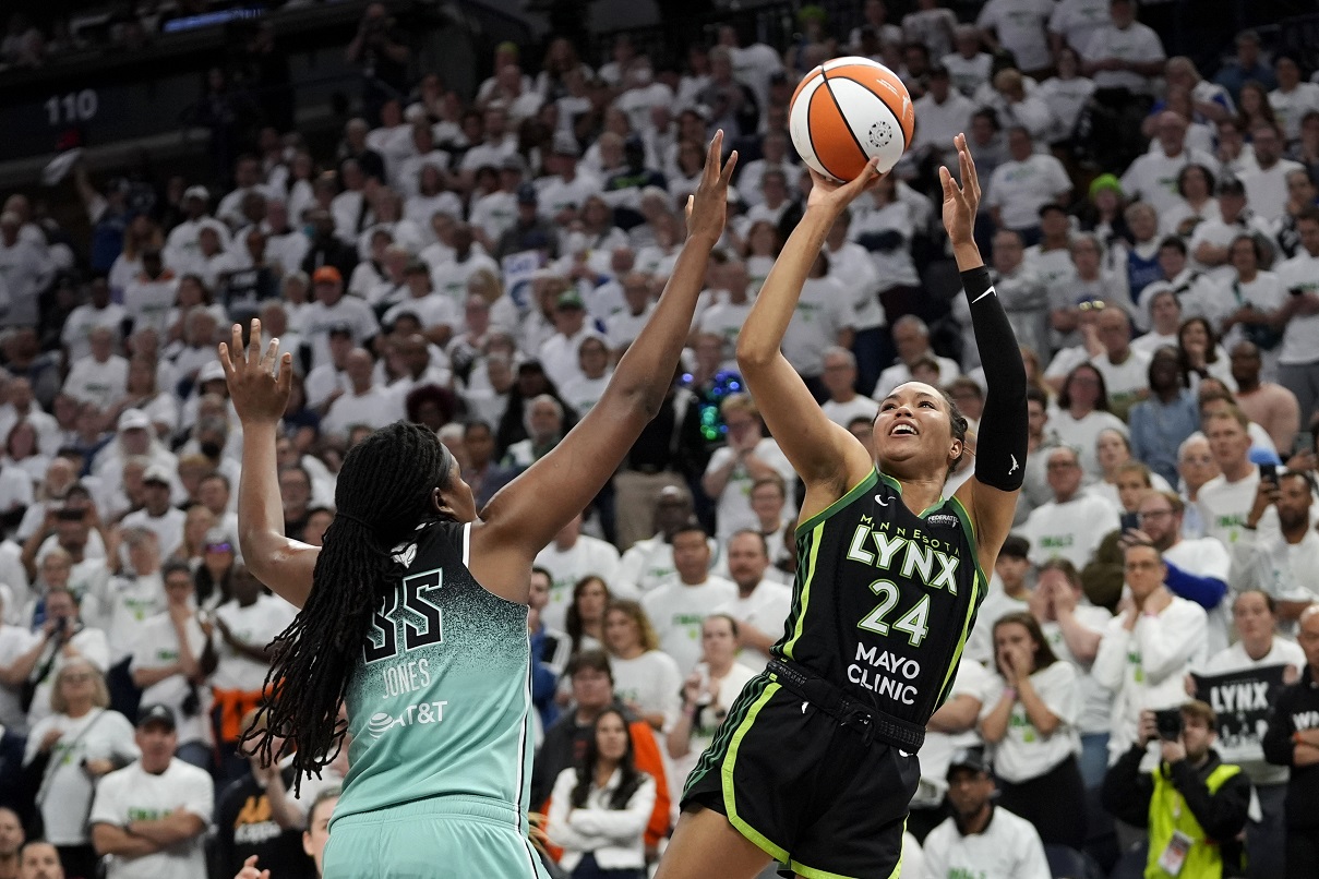 New York wins at buzzer, as Minnesota blows 15-point lead at home in WNBA Finals