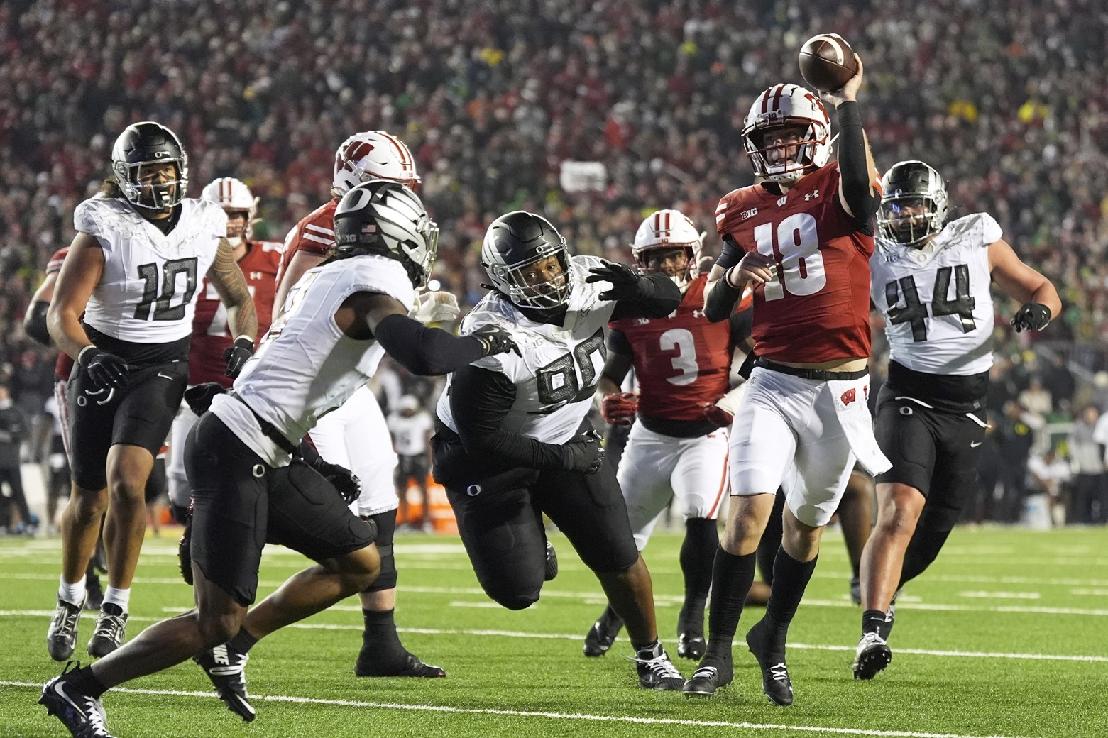 Badgers fire offensive coordinator, day after 16-13 defeat to No. 1 Oregon