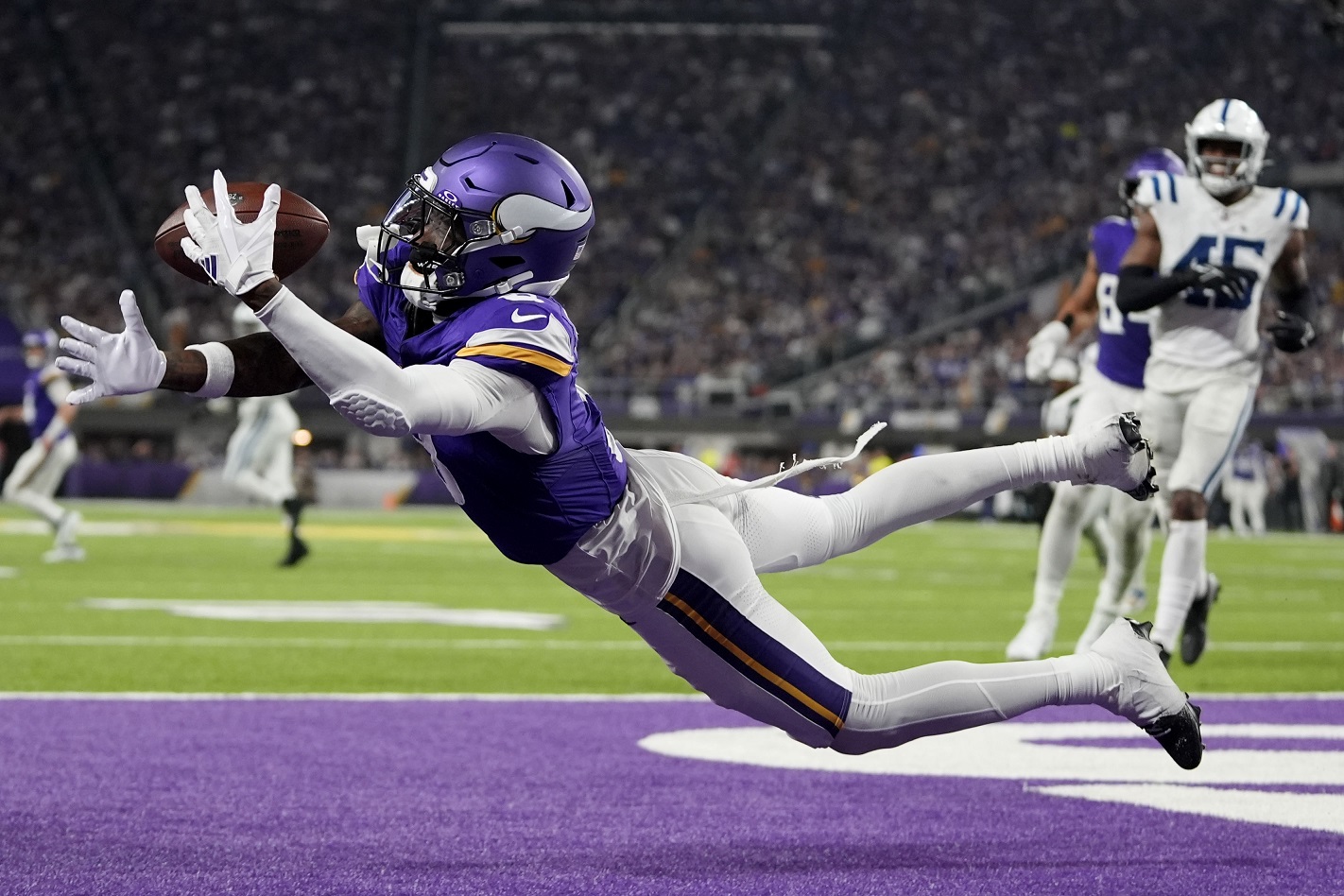 Darnold throws 3 TD passes in 2nd half as Vikings overcome 3 turnovers to beat Flacco, Colts 21-13