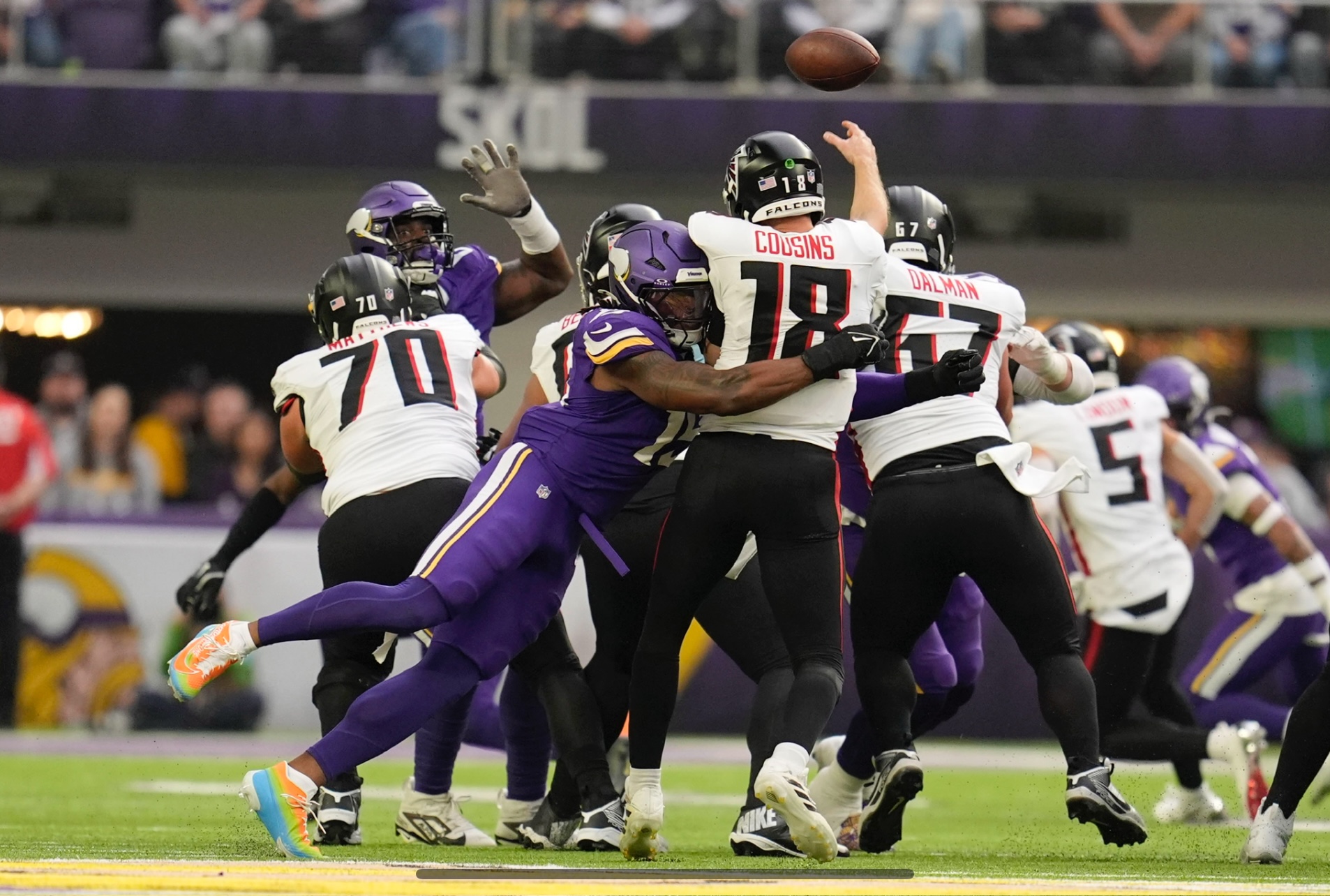 Darnold delivers for Vikings with career-high 347 yards and 5 TDs to beat Falcons, Cousins