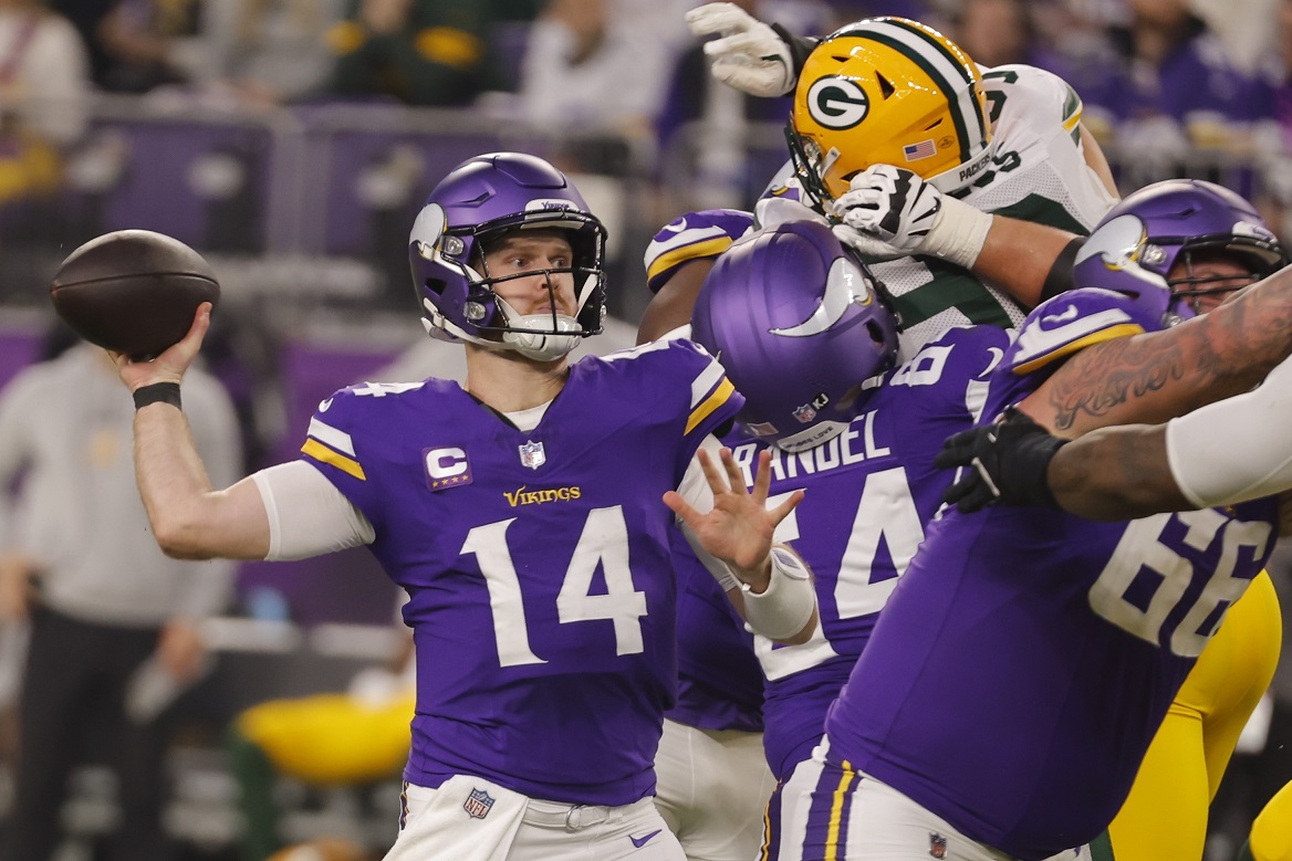 Darnold gives Vikings another gem with career-high 377 yards in 27-25 win over Packers