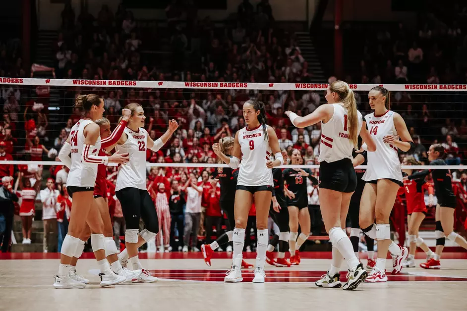 Wisconsin, Marquette, Minnesota volleyball all win in first round of NCAA tourney