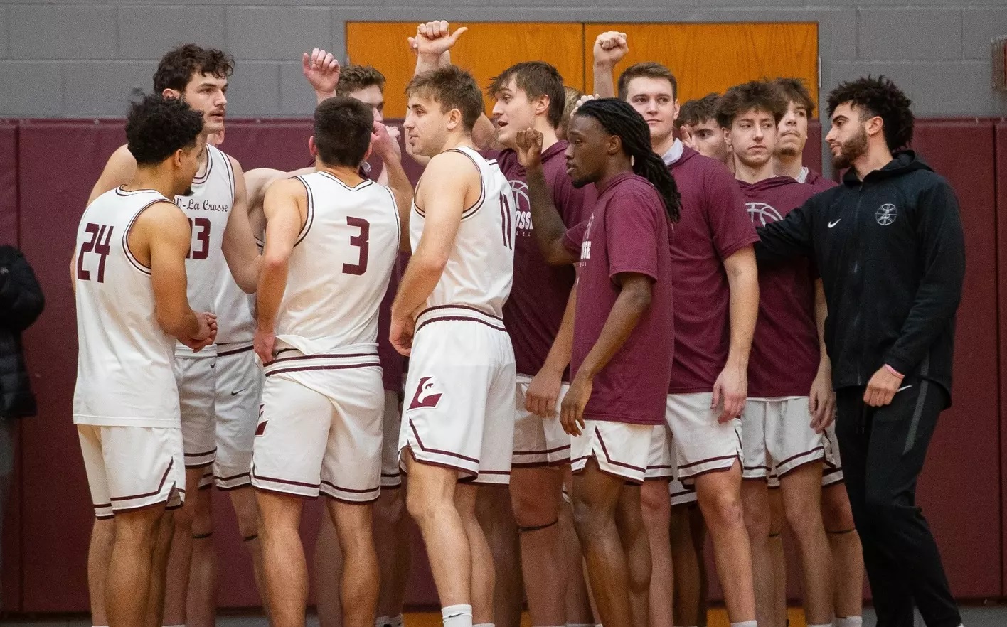 UWL Advances to Elite 8 for first time in program history; Holds off Illinois Wesleyan