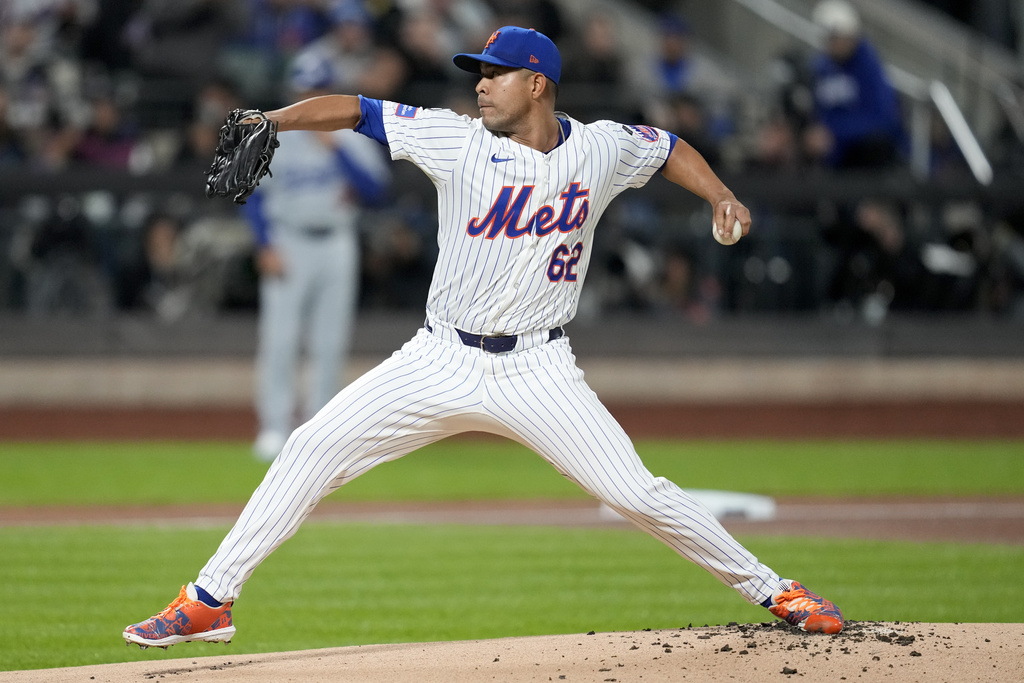 Brewers boost rotation depth by adding veteran lefty Jose Quintana, AP source says