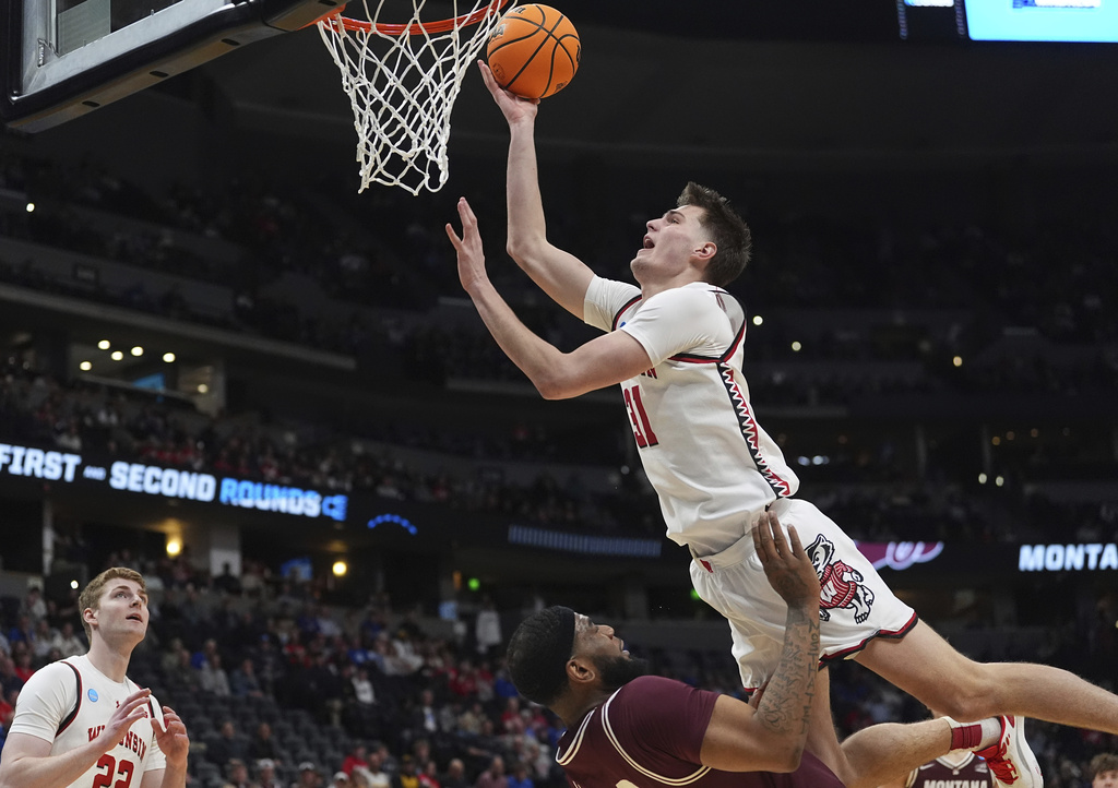 Wisconsin back in March Madness win column, 85-66 over Montana