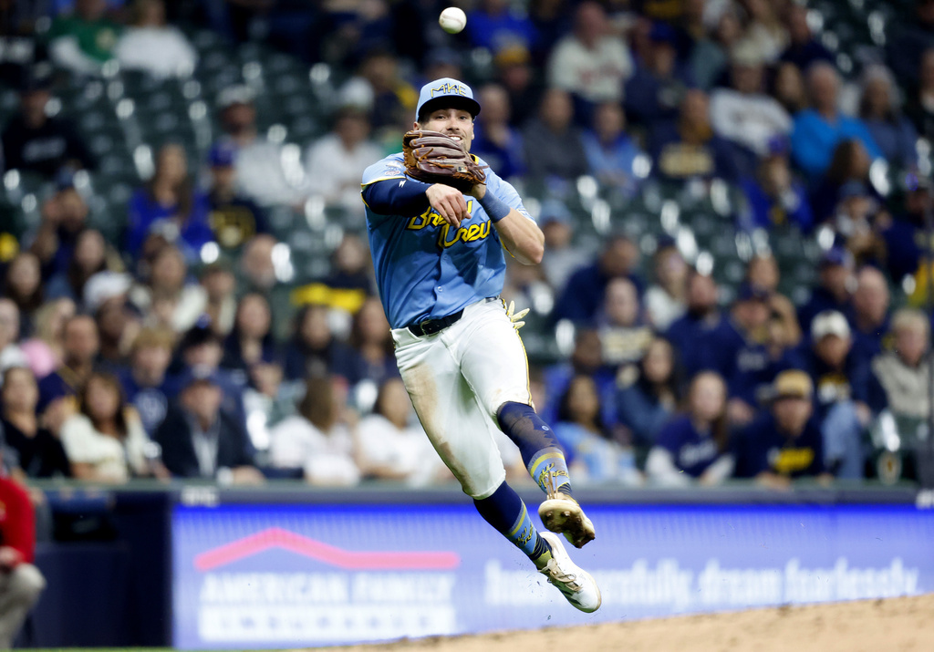 Christian Yelich drives in 3 runs in Brewers’ 5-3 win over Athletics