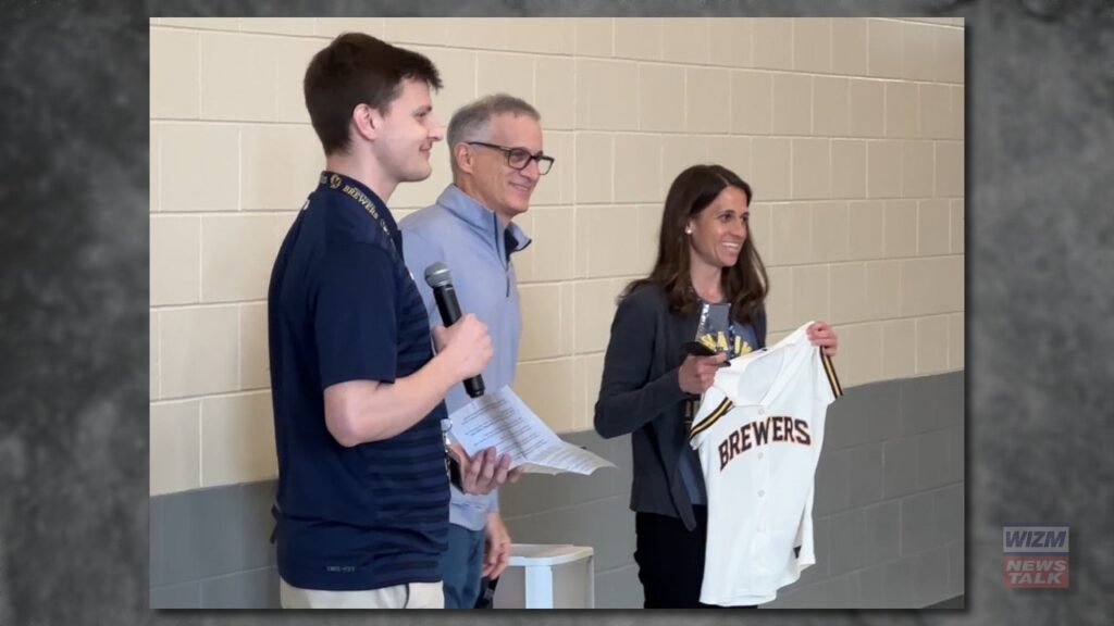 Racing Sausages crash La Crosse elementary school, as Brewers honor Friedman with teaching award