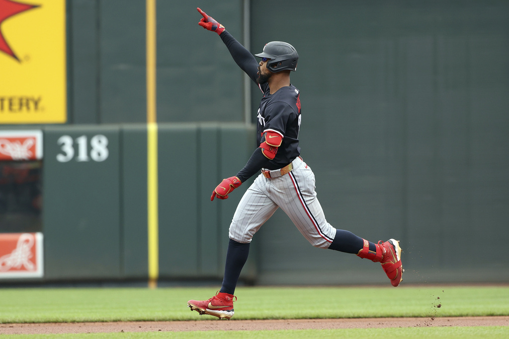 Twins SS Carlos Correa and CF Byron Buxton placed in concussion protocol after outfield collision