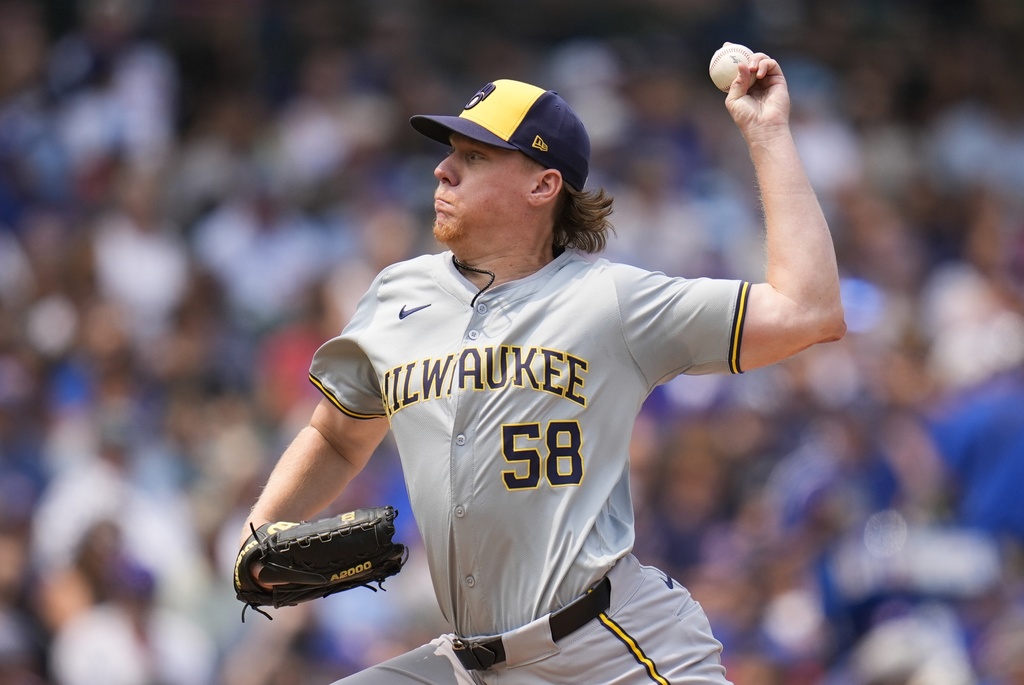 Brewers reacquire pitcher Rob Zastryzny from Yankees in exchange for cash