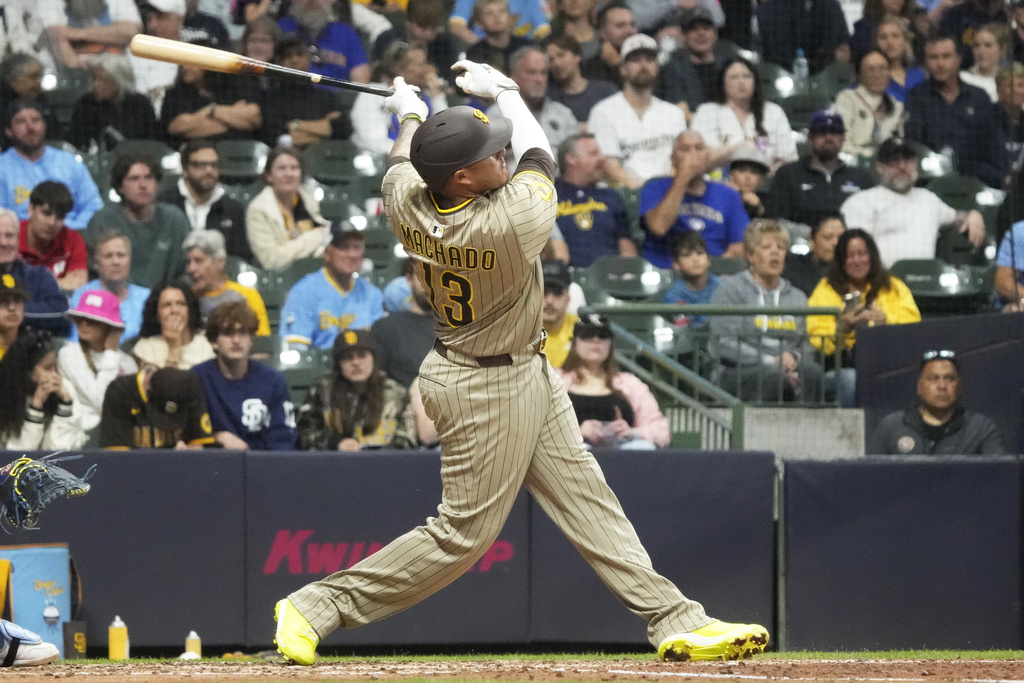 Manny Machado homers again as Padres defeat Brewers 2-0